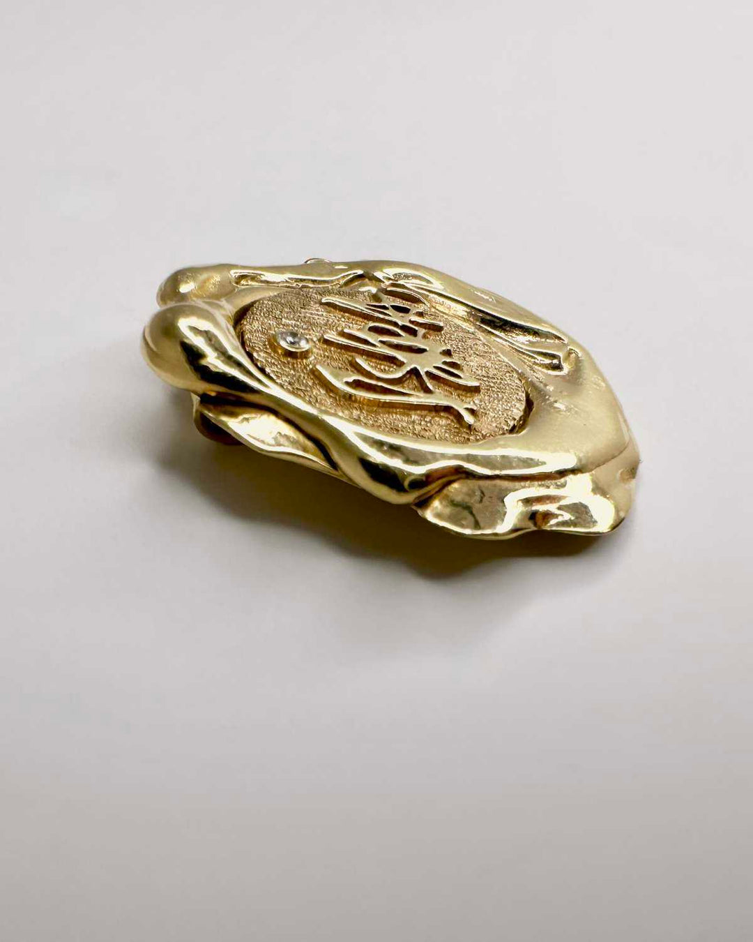 Медальон с буква – 14K Злато и диамант