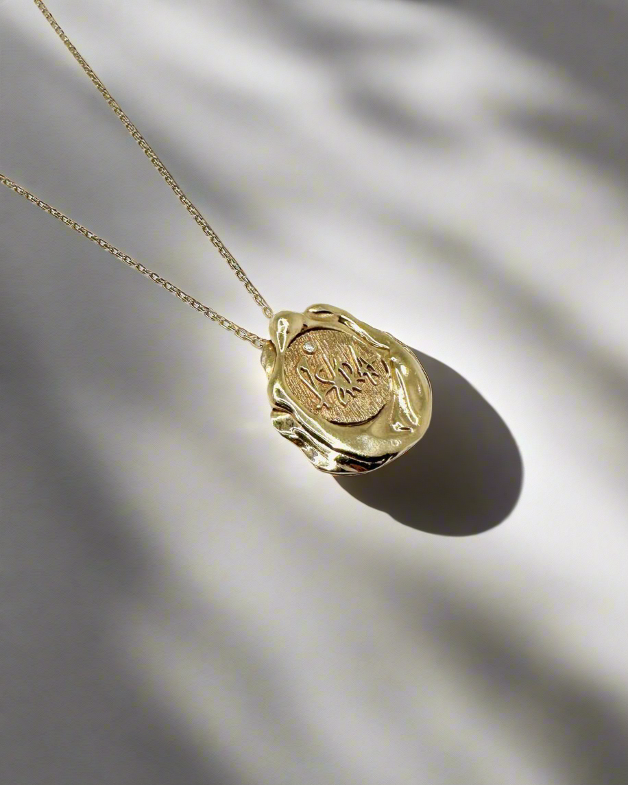 Pendant Medallion - Gold with Diamond