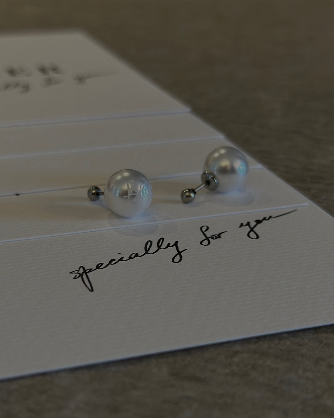 Hold My Pearl Earrings