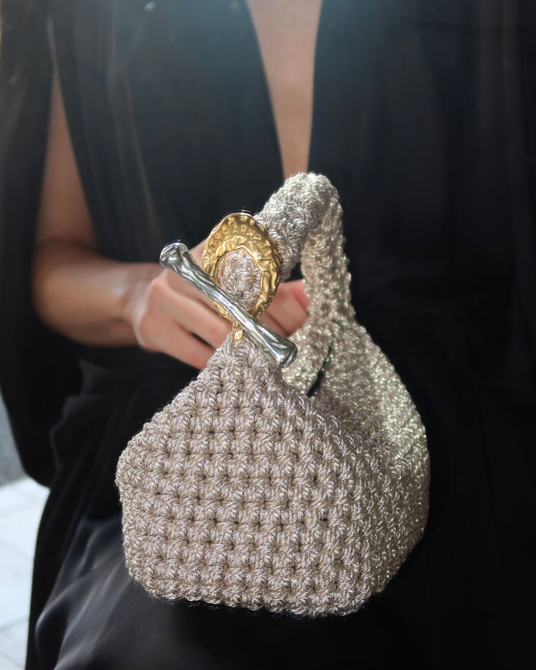Gigi Clasp Bag - Metallic Platinum