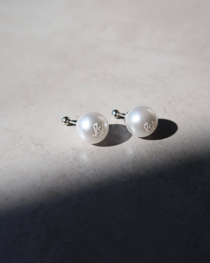 Hold My Pearl Earrings