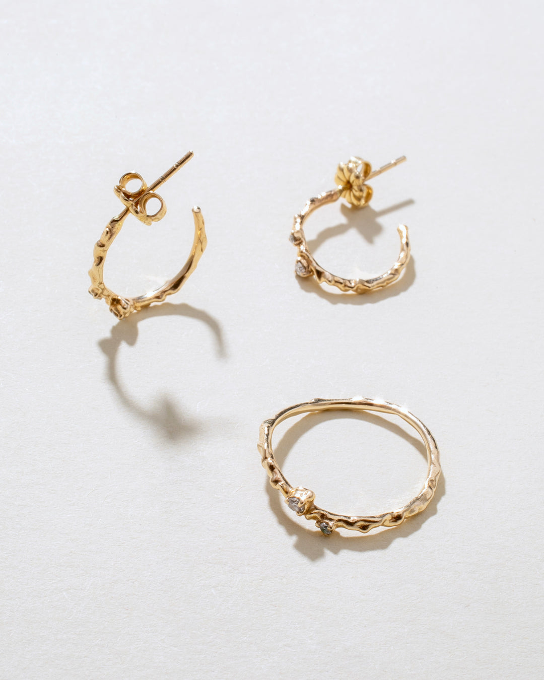 Wavy 14K Gold Diamonds Earrings