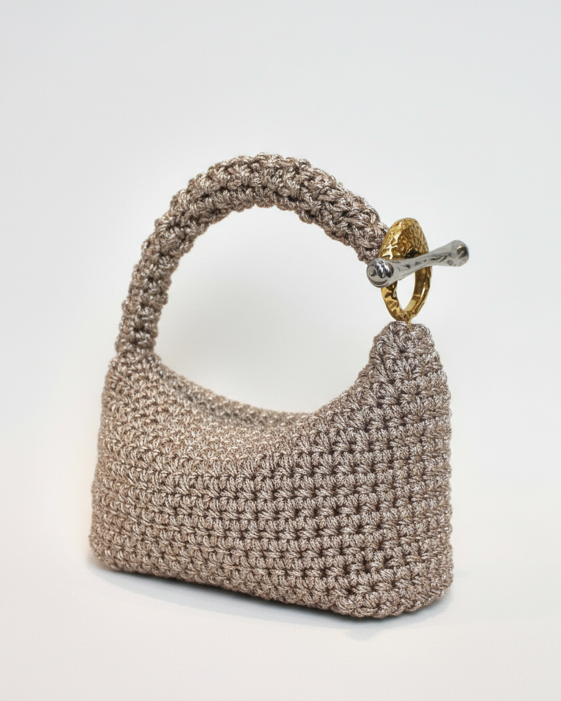 Medium Gigi Clasp Bag - Metallic Platinum