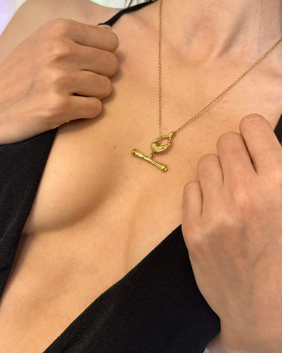 Tiny Clasp Necklace